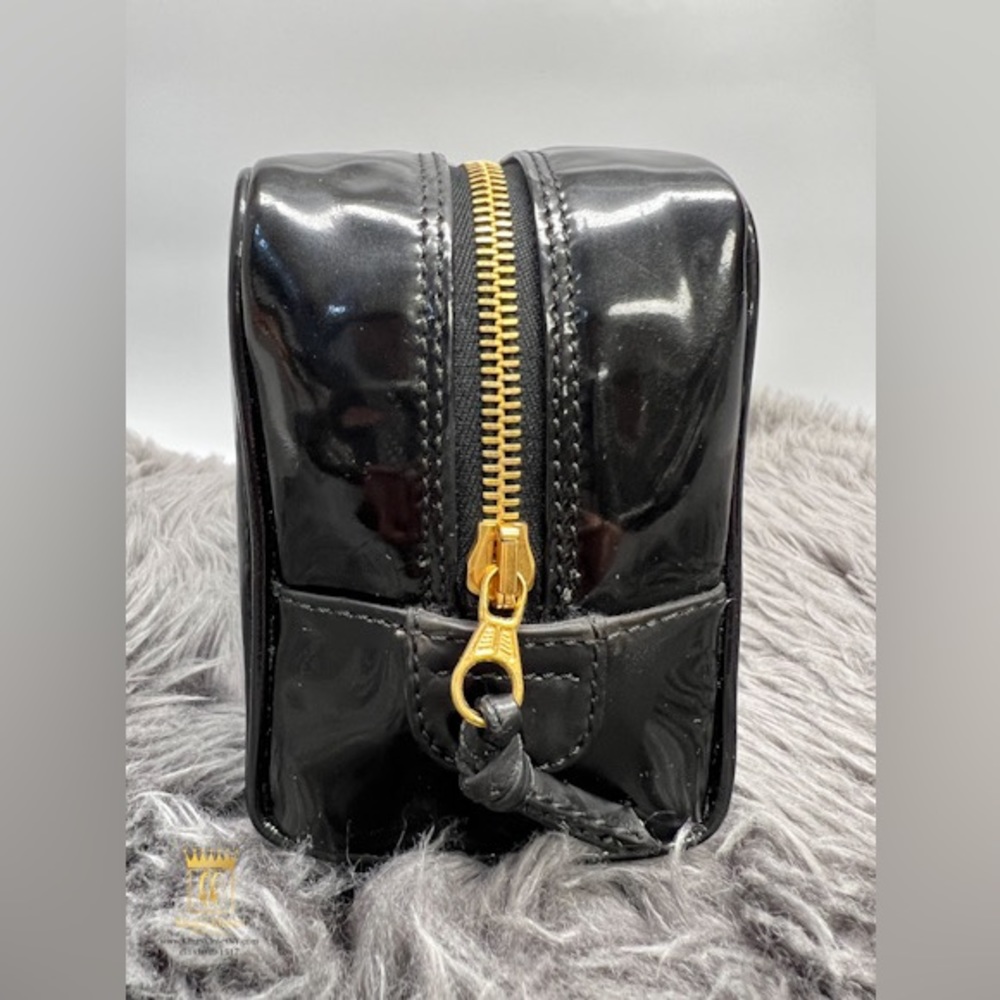 Chanel Cosmetic Pouch - Picture 3 of 15